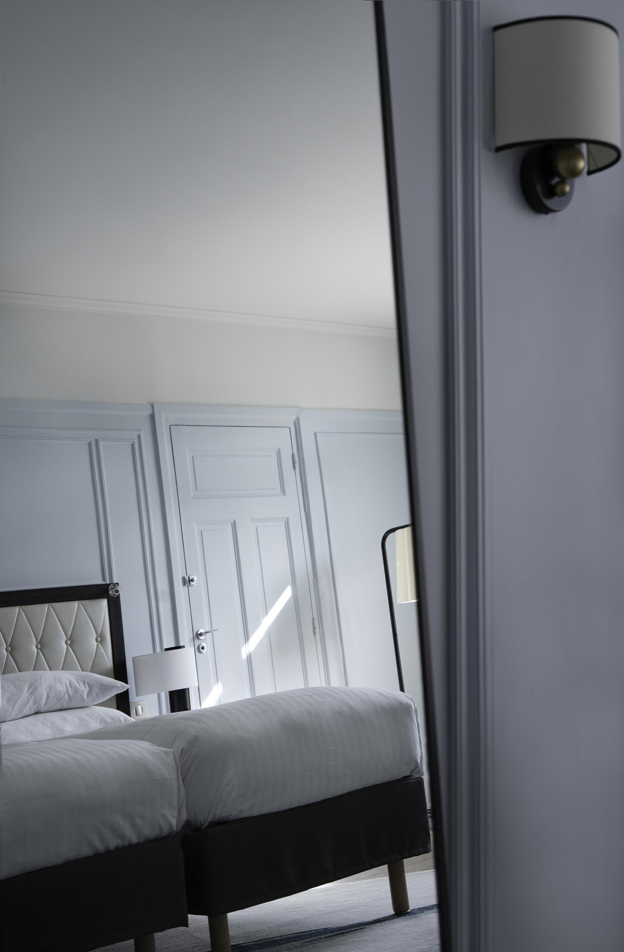 Marriott Opera Ambassador Hotel